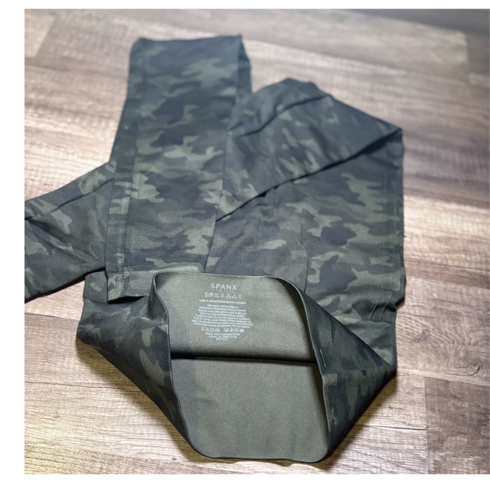 SPANX Green Camo Leggings Small Petite – High Waisted Sculpting – NWOT